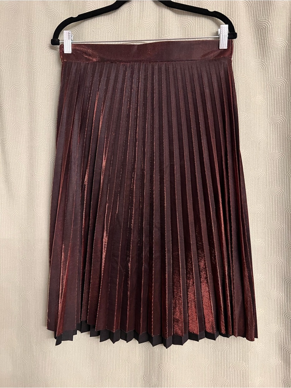 LC Lauren Conrad Metallic Pleated Midi Skirt in Wine